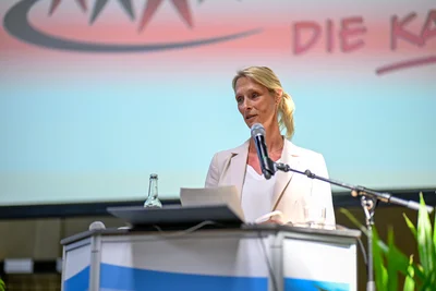 Cornelia Kraus von der DRV Nord eröffnete die Reihe der Gruß- und Abschiedsworte an Dr. Stracke