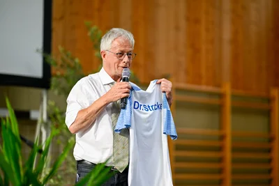 Zum Abschluss verabschiedete sich Dr. Stracke mit einer emotionalen Rede von seinem Herzensprojekt Hansenbarg. Alles Gute für Sie, lieber Dr. Stracke!!